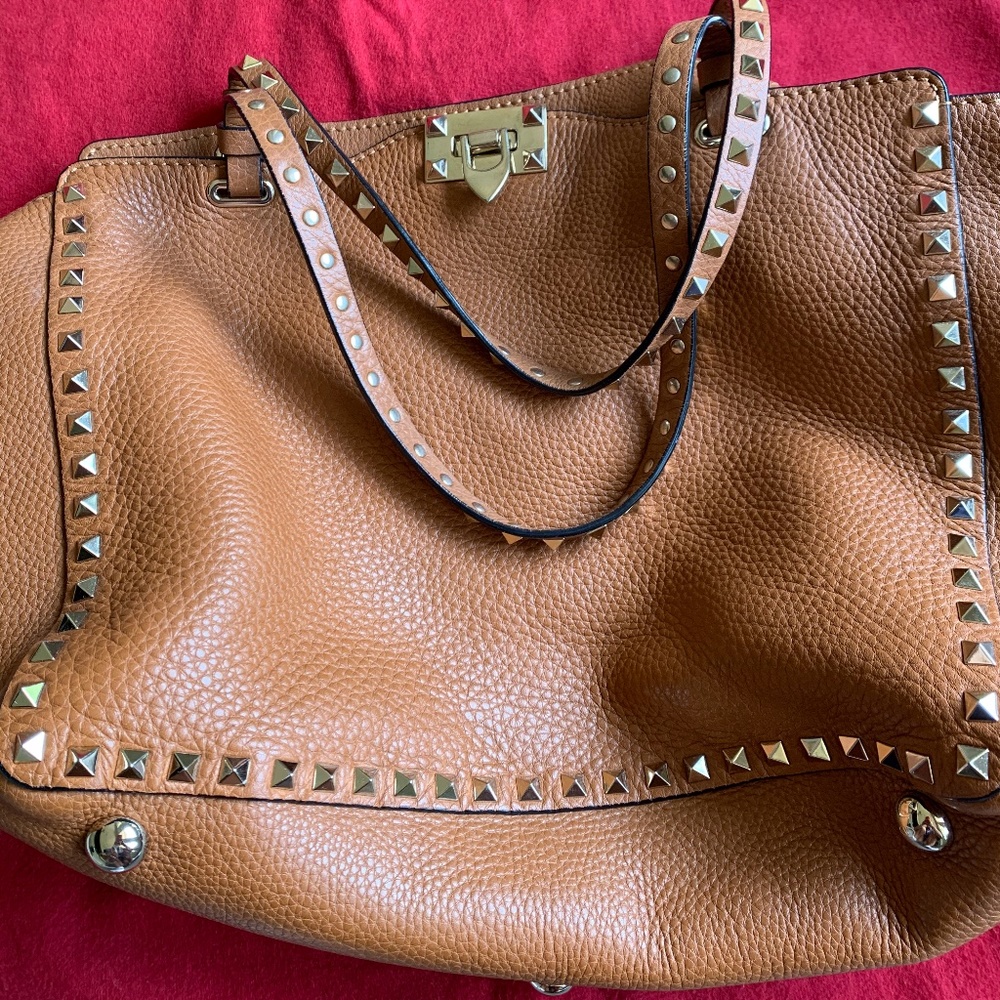 Valentino Rockstud medium leather tote bag